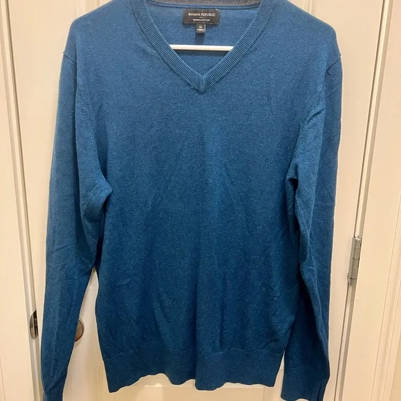 Men’s Banana Republic Blue Premium Luxe Yarn Sweater - Picture 4 of 6